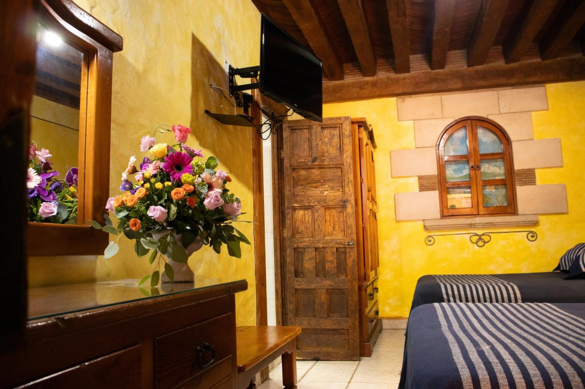 Hotel Los Escudos Pátzcuaro Zewnętrze zdjęcie