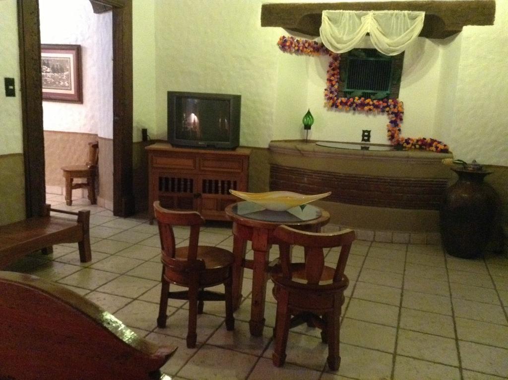 Hotel Los Escudos Pátzcuaro Zewnętrze zdjęcie