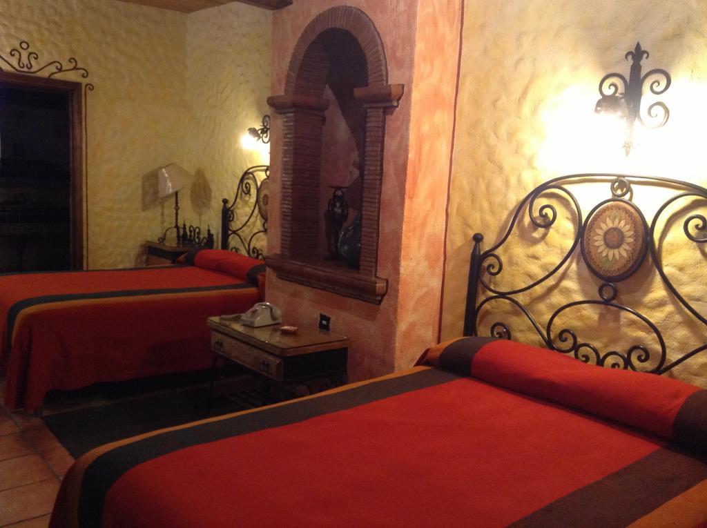 Hotel Los Escudos Pátzcuaro Zewnętrze zdjęcie
